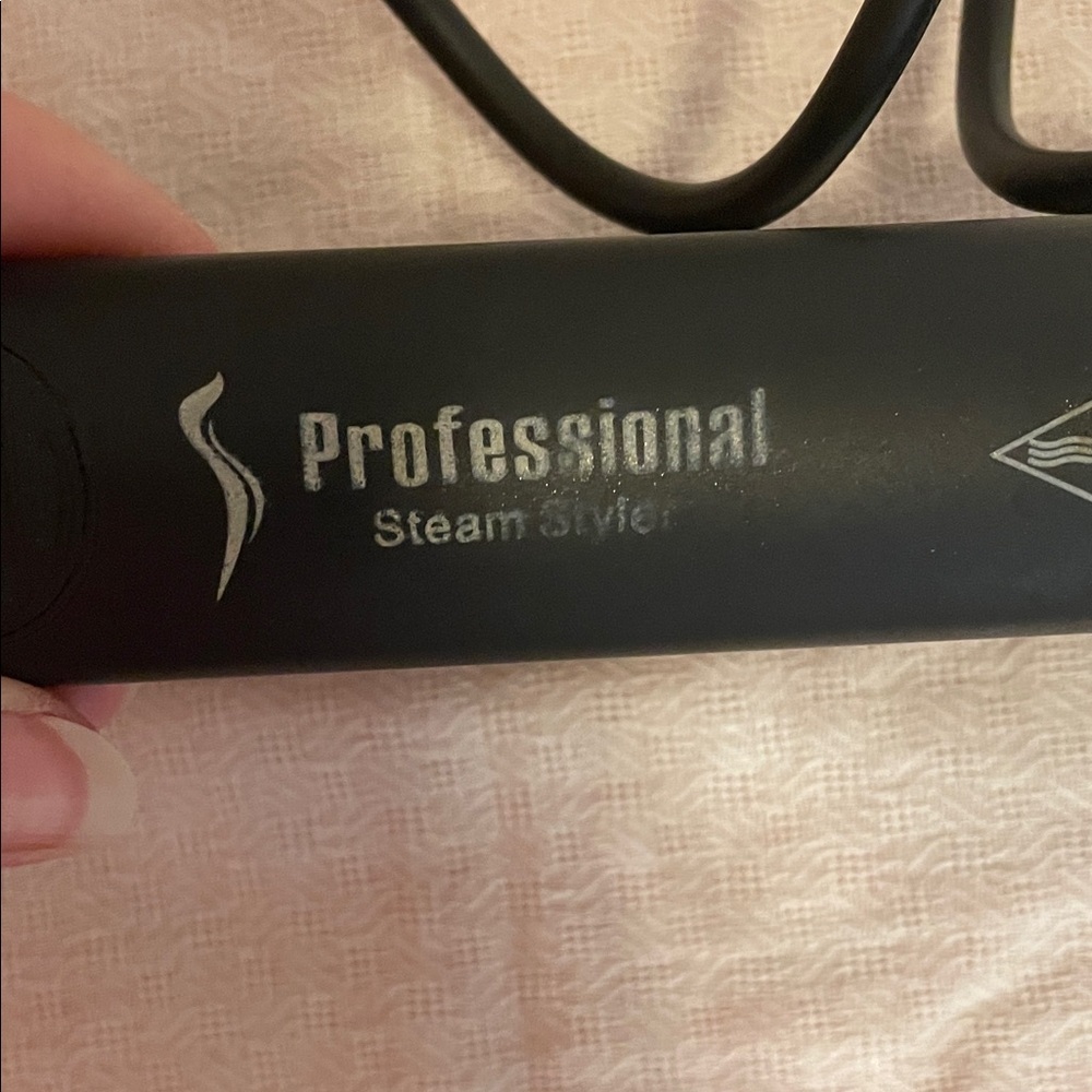 🆓🆓🆓Free w/Purchase🆓🆓🆓Black Hair Straightener - Picture 3 of 10